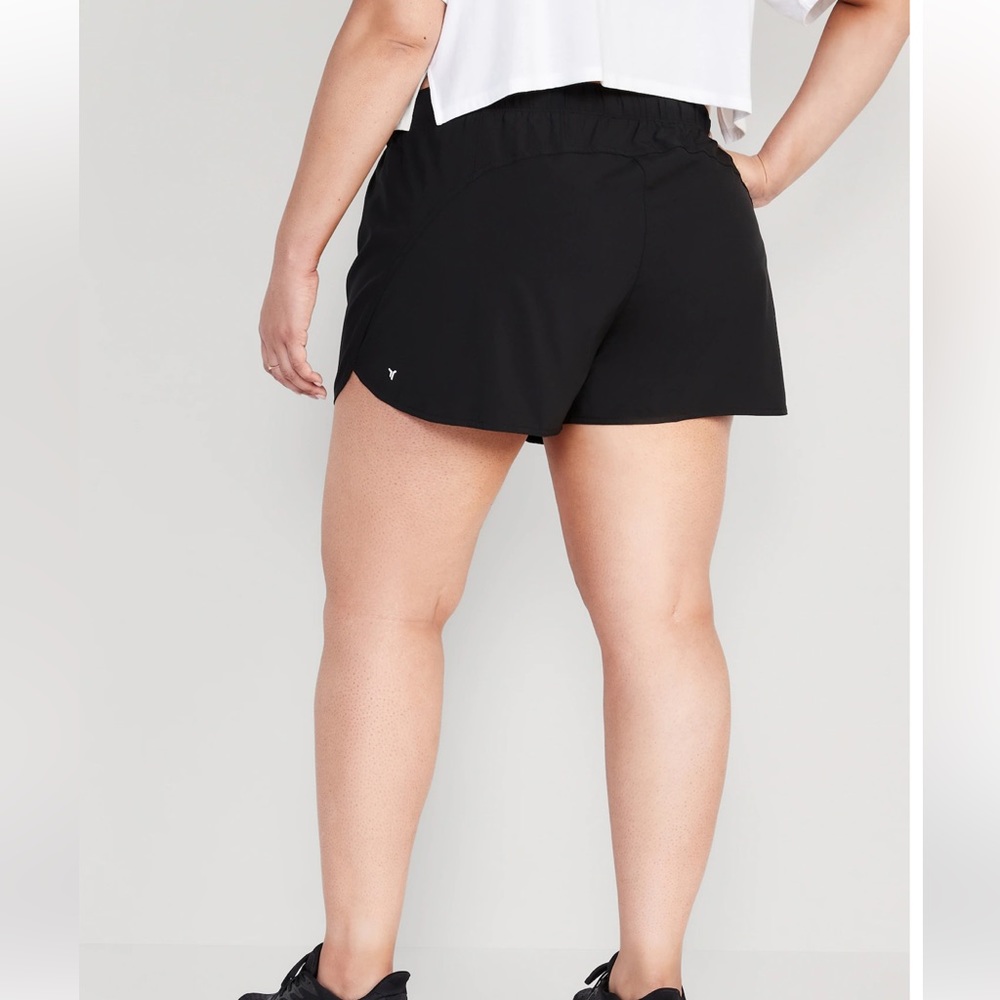 NWOT. Mid-Rise StretchTech Run Shorts for Women 3” inseam
